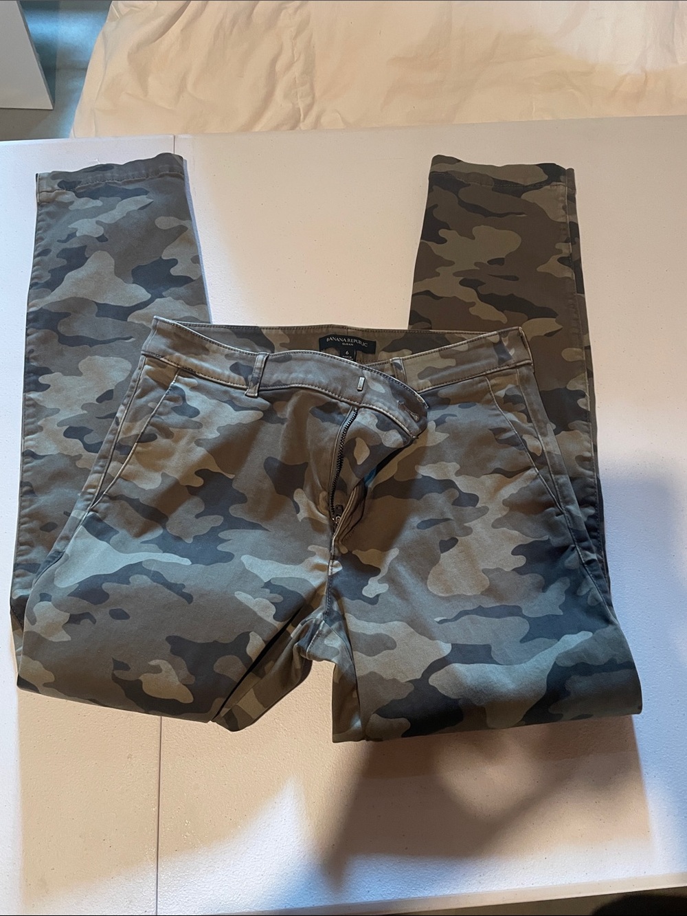 Banana Republic Sloan Camouflage Pants in Green and Olive